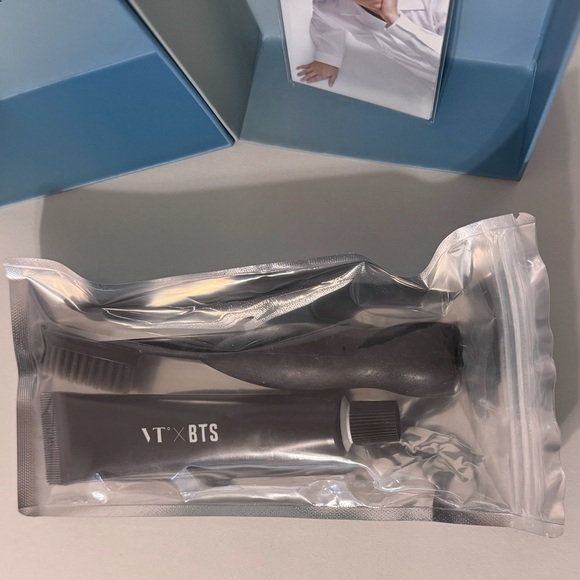 VT X BTS Think Your Teeth Gentle Flavor Jumbo Toothbrush & Toothpaste + PC Set - Picture 8 of 11